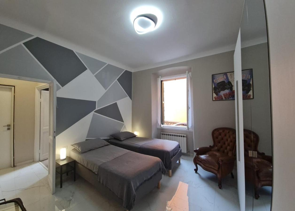 Ampio Appartamento Con 2 Posti Auto E Cortile Genoa Exterior photo